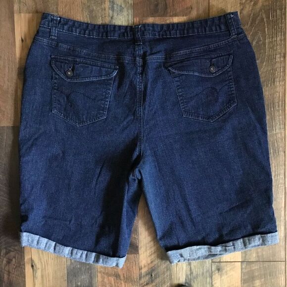St. John’s Bay Jean Denim Bermuda Shorts Plus SZ 22 cuffed women’s - Picture 2 of 5